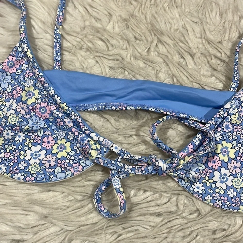 NWT Frankie’s bikinis Birdie Bikini top in springtime